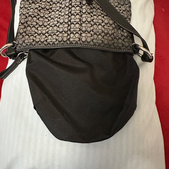 Beautiful Coach Crossbody signature C’s black/gray canvas/leather purse - Picture 7 of 16